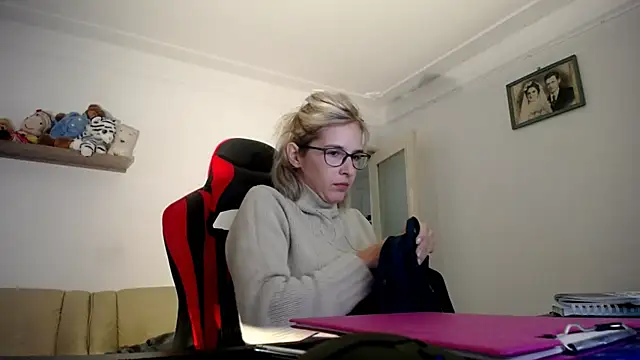 Snapshot of SexxyLety chatting on October 2025 09:18:02 AM SexxyLety online show from October 2025 09:18:02 AM