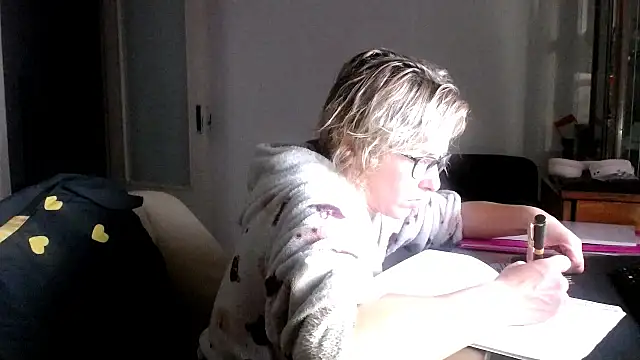 Snapshot of SexxyLety chatting on November 2025 09:02:01 PM SexxyLety online show from November 2025 09:02:01 PM