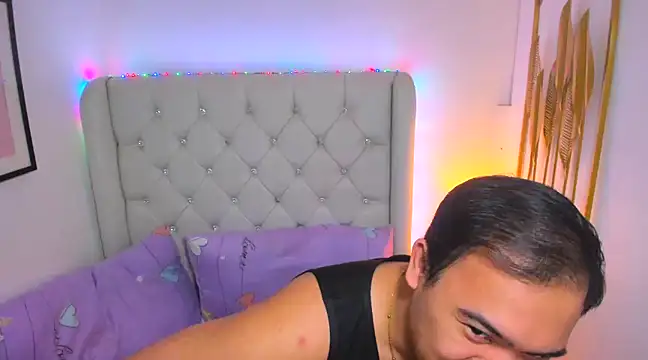 Snapshot of AsianZero chatting on February 2025 05:18:02 PM AsianZero online show from February 2025 05:18:02 PM