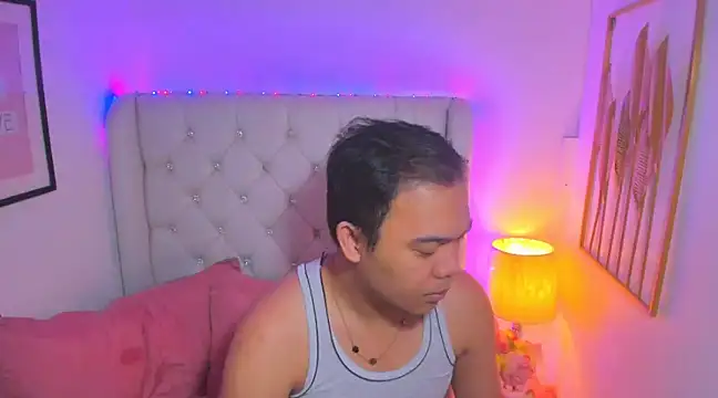 Snapshot of AsianZero chatting on March 2025 06:13:02 AM AsianZero online show from March 2025 06:13:02 AM