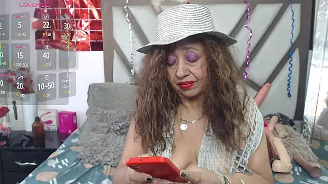 matureluna online show from June 2026 04:22:02 PM