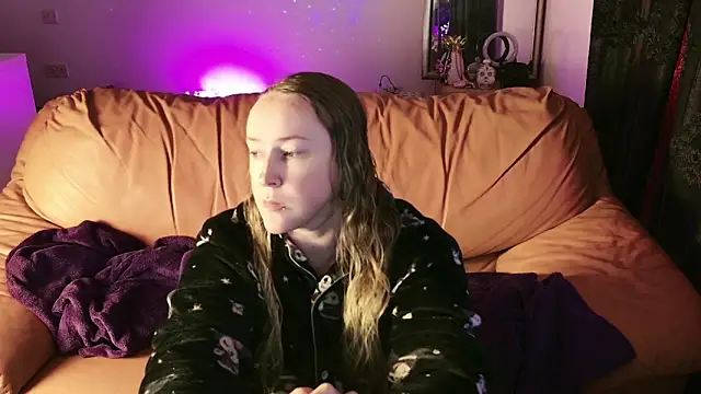 kisicaxx online show from January 2025 04:40:01 PM
