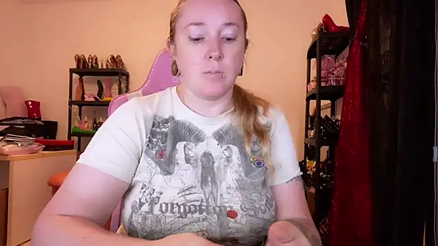 kisicaxx online show from October 2025 05:58:02 PM