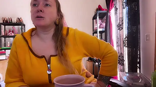 kisicaxx online show from November 2025 08:46:02 AM