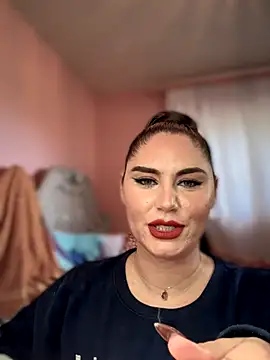 Snapshot of lovely_beast chatting on November 2025 06:08:01 PM lovely beast online show from November 2025 06:08:01 PM