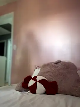 Snapshot of lovely_beast chatting on December 2025 06:03:02 PM lovely beast online show from December 2025 06:03:02 PM