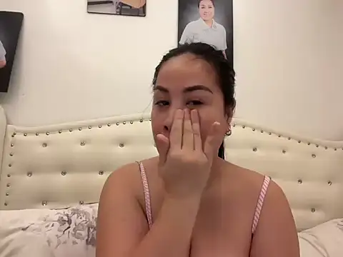 Snapshot of Tightwetholesxx chatting on March 2026 01:11:01 AM Tightwetholesxx online show from March 2026 01:11:01 AM