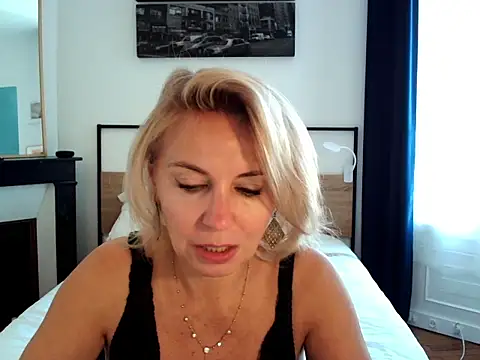 Snapshot of ADreamLady chatting on September 2025 02:41:02 PM ADreamLady online show from September 2025 02:41:02 PM