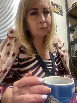 Irina2909xh online show from October 2025 03:29:01 PM