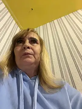 Irina2909xh online show from October 2025 01:22:02 PM