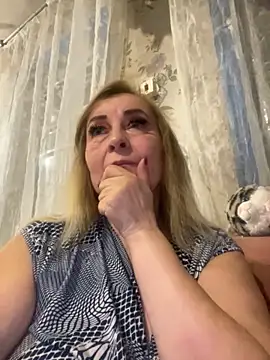 Irina2909xh online show from November 2025 03:54:02 PM