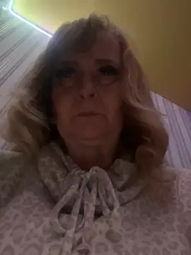 Irina2909xh online show from April 2026 06:03:02 PM
