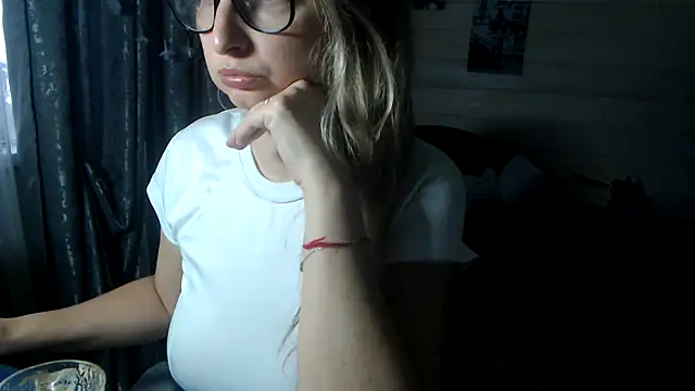 Snapshot of RubiLakros chatting on November 2025 10:49:02 AM RubiLakros online show from November 2025 10:49:02 AM