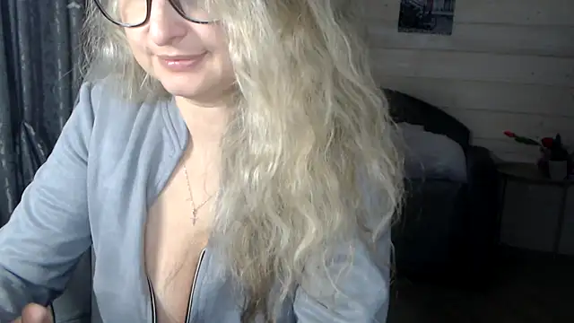 Snapshot of RubiLakros chatting on November 2025 12:17:01 PM RubiLakros online show from November 2025 12:17:01 PM