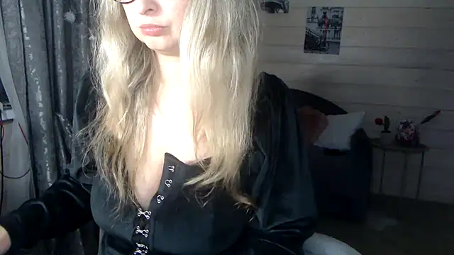 Snapshot of RubiLakros chatting on November 2025 08:19:02 PM RubiLakros online show from November 2025 08:19:02 PM