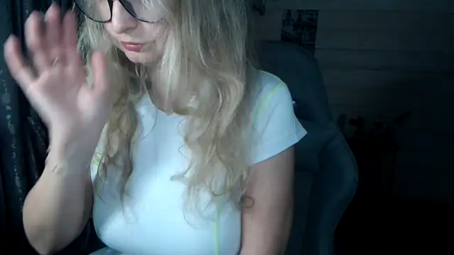 Snapshot of RubiLakros chatting on November 2025 08:10:01 PM RubiLakros online show from November 2025 08:10:01 PM