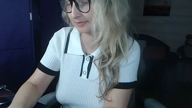 RubiLakros online show from May 2026 07:10:01 PM
