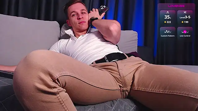 S3Xyes online show from December 2025 03:04:02 AM