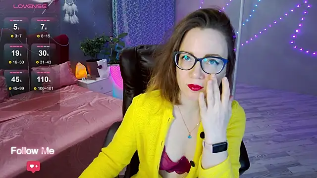 Snapshot of AngelaWhiti chatting on February 2025 03:49:01 PM AngelaWhiti online show from February 2025 03:49:01 PM