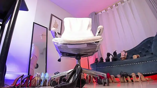 Ashley leon  online show from January 2025 05:53:01 PM