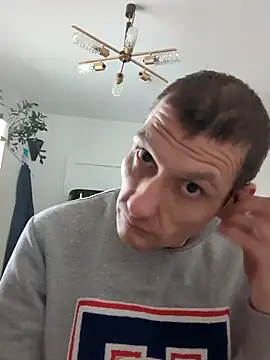 Snapshot of maciej chatting on December 2025 12:10:02 PM maciej online show from December 2025 12:10:02 PM