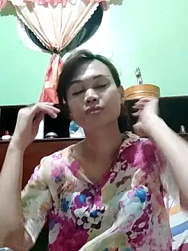 Snapshot of QueenSoreal chatting on October 2025 03:24:01 PM QueenSoreal online show from October 2025 03:24:01 PM