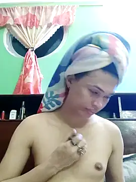 Snapshot of QueenSoreal chatting on October 2025 04:07:02 PM QueenSoreal online show from October 2025 04:07:02 PM