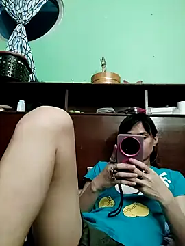 QueenSoreal online show from April 2026 01:45:01 PM