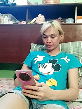 QueenSoreal online show from July 2026 06:05:01 AM