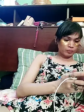 QueenSoreal online show from July 2026 07:00:02 AM