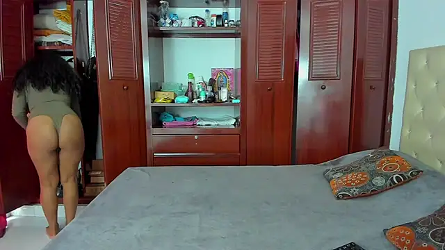 Snapshot of LUISSA_ chatting on January 2025 02:19:01 PM LUISSA online show from January 2025 02:19:01 PM