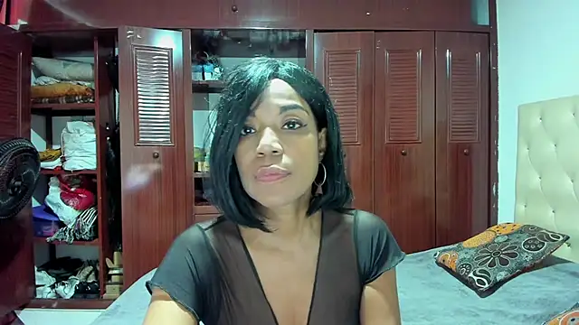 Snapshot of LUISSA_ chatting on January 2025 12:20:02 PM LUISSA online show from January 2025 12:20:02 PM