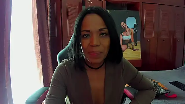 Snapshot of LUISSA_ chatting on January 2025 06:20:02 PM LUISSA online show from January 2025 06:20:02 PM