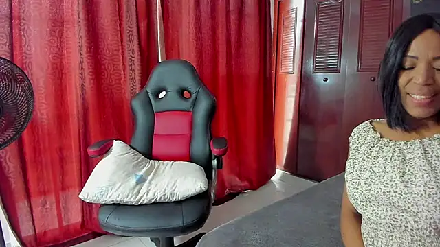 Snapshot of LUISSA_ chatting on January 2025 12:37:02 PM LUISSA online show from January 2025 12:37:02 PM