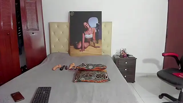 Snapshot of LUISSA_ chatting on February 2025 03:45:02 PM LUISSA online show from February 2025 03:45:02 PM