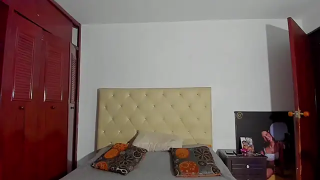 Snapshot of LUISSA_ chatting on February 2025 10:44:02 AM LUISSA online show from February 2025 10:44:02 AM