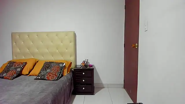 Snapshot of LUISSA_ chatting on February 2025 01:30:02 PM LUISSA online show from February 2025 01:30:02 PM