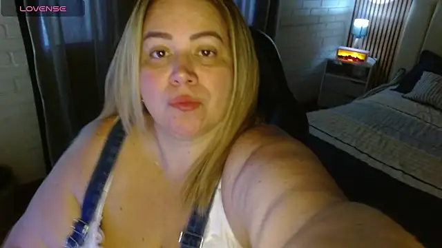 Snapshot of bella_savati chatting on February 2026 06:15:01 PM bella savati online show from February 2026 06:15:01 PM