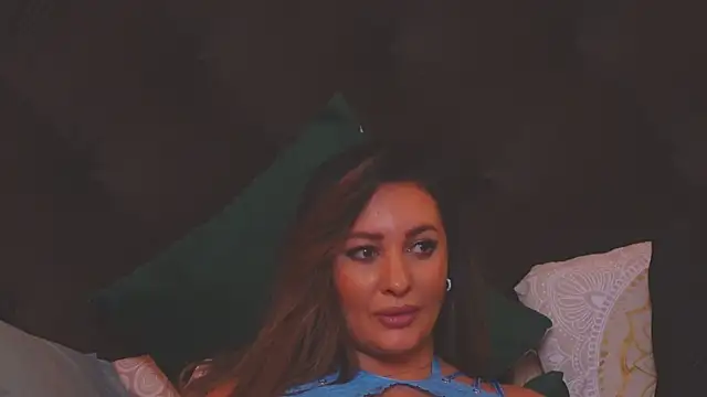 YaaraCollins online show from January 2025 09:00:01 PM