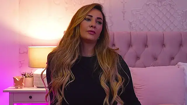 YaaraCollins online show from November 2025 07:26:02 PM