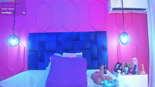 chantall1375 online show from September 2025 11:48:01 AM