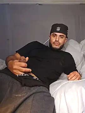 gardy8585 online show from December 2024 06:53:02 PM