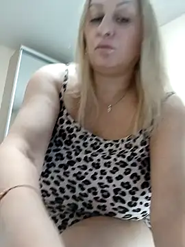 Snapshot of Liana_MilfHot chatting on January 2025 03:18:01 AM Liana MilfHot online show from January 2025 03:18:01 AM