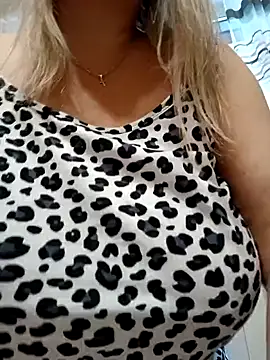 Snapshot of Liana_MilfHot chatting on January 2025 04:07:02 AM Liana MilfHot online show from January 2025 04:07:02 AM