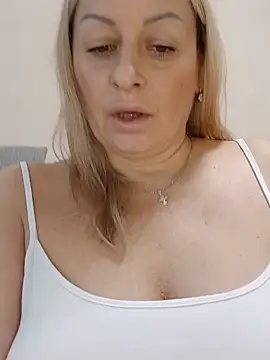 Snapshot of Liana_MilfHot chatting on September 2025 01:38:02 AM Liana MilfHot online show from September 2025 01:38:02 AM