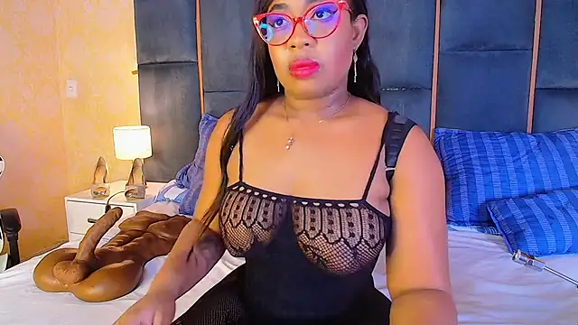 Snapshot of CaseyMoon chatting on October 2025 12:38:01 PM CaseyMoon online show from October 2025 12:38:01 PM