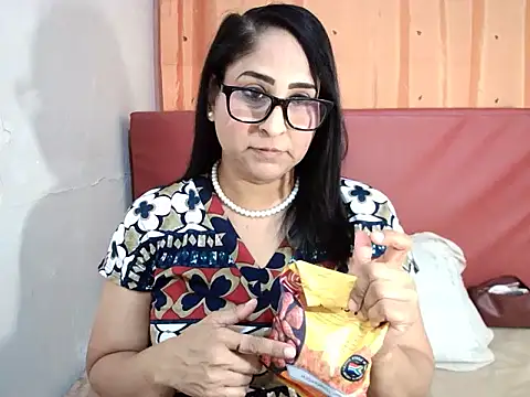 Snapshot of Indiankushy chatting on February 2025 04:37:01 PM Indiankushy online show from February 2025 04:37:01 PM