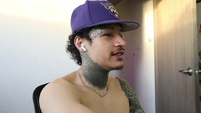 Snapshot of trieone chatting on September 2025 11:02:02 AM trieone online show from September 2025 11:02:02 AM