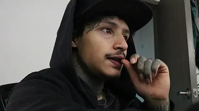 Snapshot of trieone chatting on October 2025 09:47:01 PM trieone online show from October 2025 09:47:01 PM