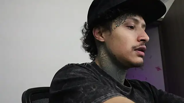 Snapshot of trieone chatting on October 2025 10:54:02 PM trieone online show from October 2025 10:54:02 PM